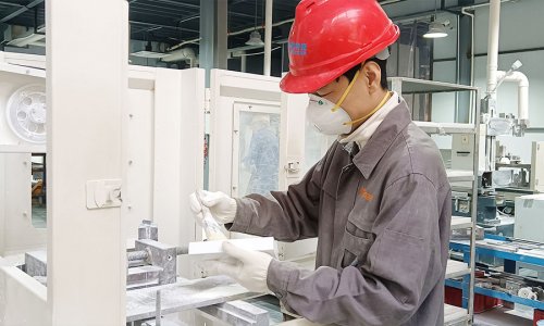 营销精英下车间，鸿运国际特瓷订单飙升迎交付岑岭