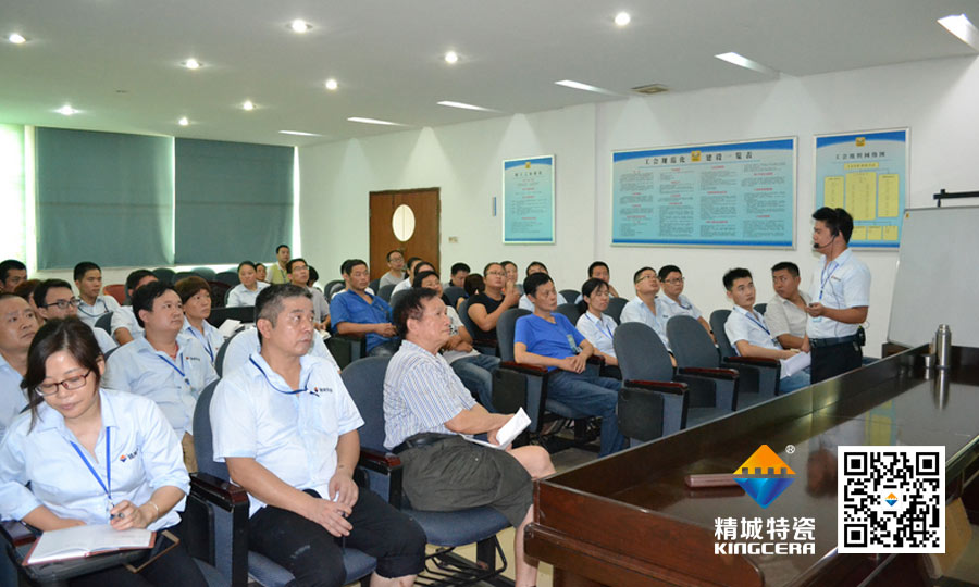 鸿运国际特瓷党支部书记为全体治理职员上头脑政治课