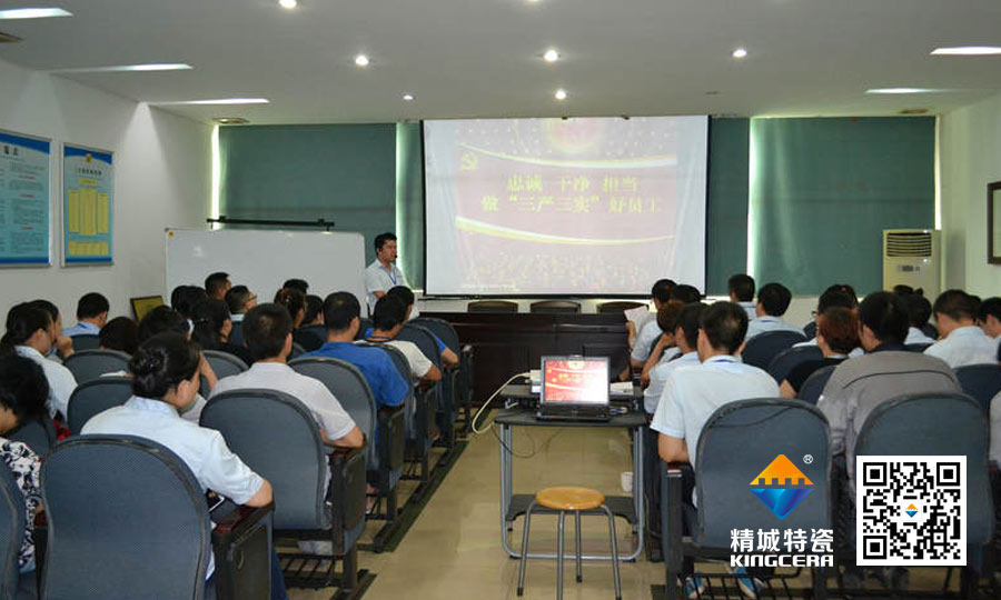 鸿运国际特瓷党支部书记为全体治理职员上头脑政治课